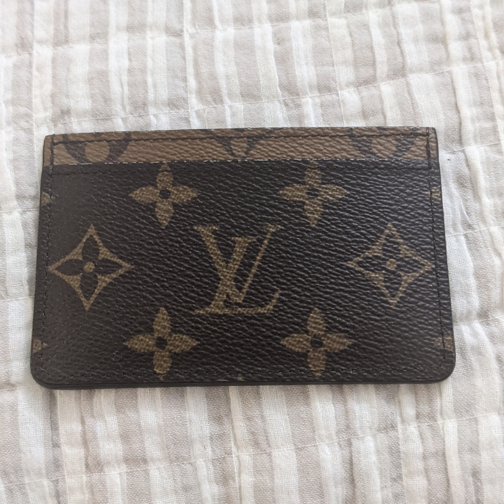 SOLD!!!💯 Authentic LV Card Holder